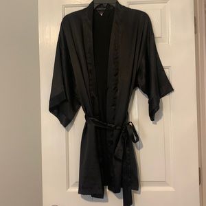 VS short sleeved wrap style black silk robe short NWOT size M/L